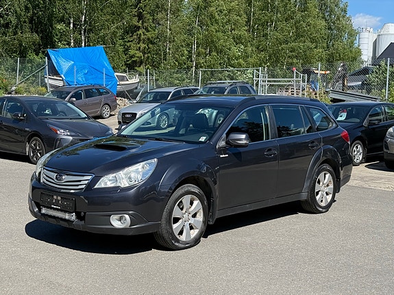 Subaru Legacy 2 of 5
