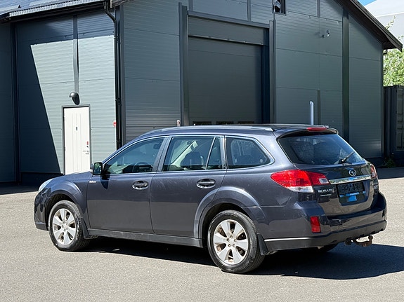 Subaru Legacy 4 of 5