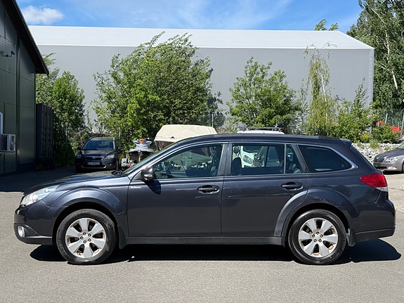 Subaru Legacy 3 of 5