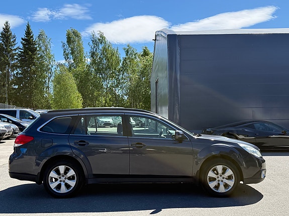 Subaru Legacy 5 of 5