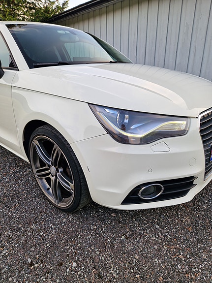 Audi A1 3 of 12