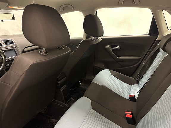 Volkswagen Polo 22 of 30