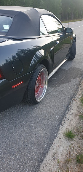 Ford Mustang 8 of 30