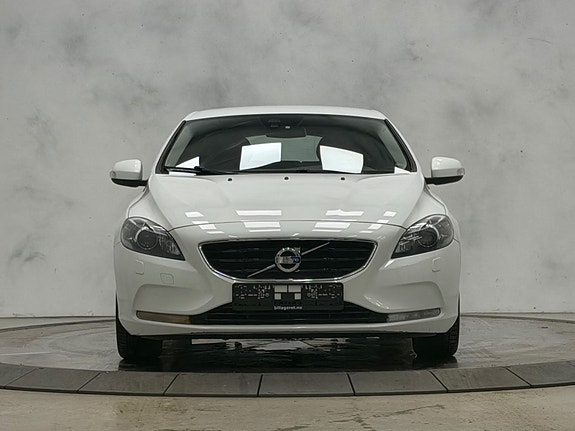 Volvo V40 3 of 30