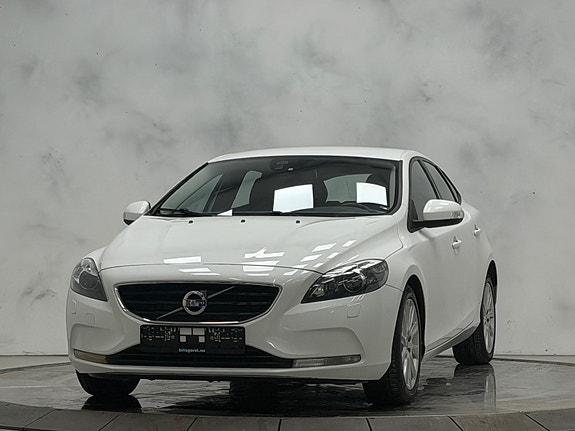 Volvo V40 2 of 30