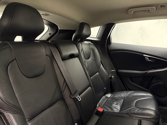 Volvo V40 23 of 30
