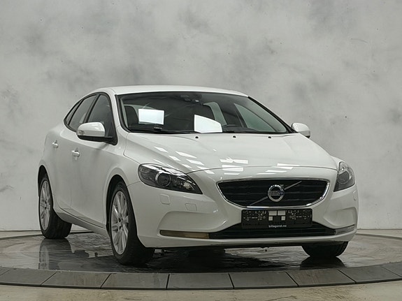 Volvo V40 4 of 30
