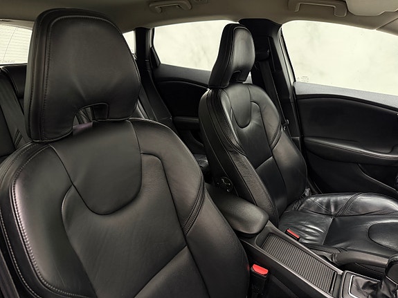 Volvo V40 25 of 30