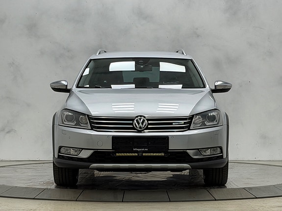 Volkswagen Passat Alltrack 3 of 5
