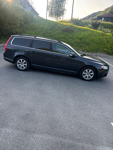 Volvo V70 3 of 19