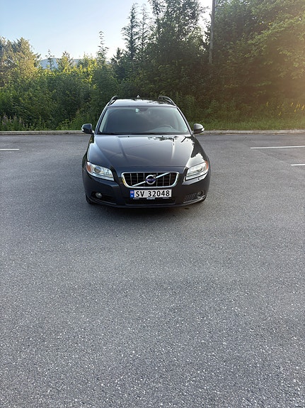Volvo V70 2 of 19