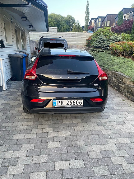 Volvo V40 2 of 15