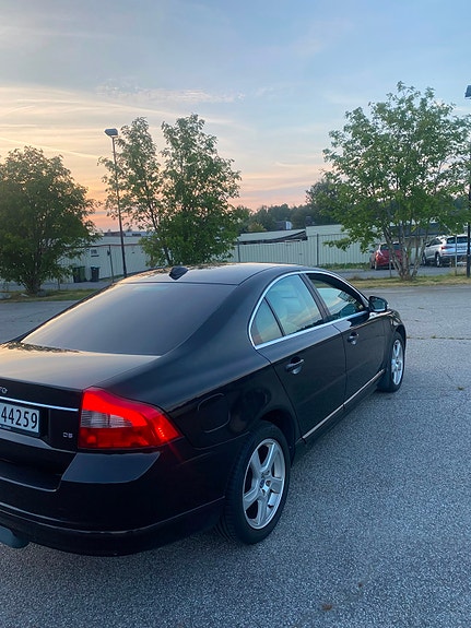 Volvo S80 4 of 5