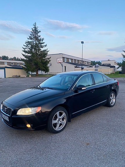 Volvo S80 2 of 5