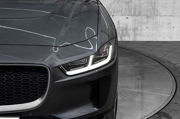 Jaguar I-PACE 4 of 5
