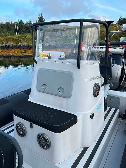 Strøken RIB (12 pass.) med 2x350hk Suzuki 6 of 8