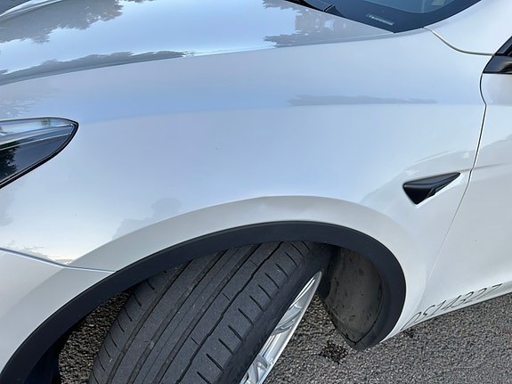 Tesla Model Y 11 of 16