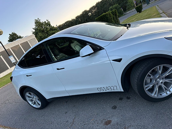 Tesla Model Y 2 of 16