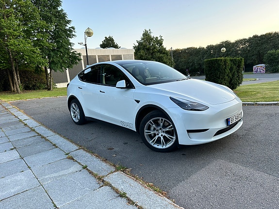 Tesla Model Y 3 of 16