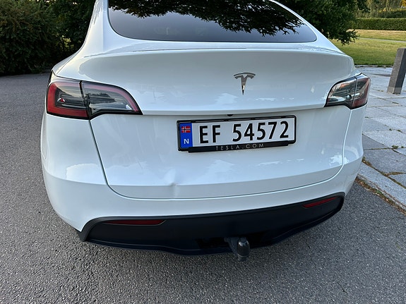 Tesla Model Y 10 of 16