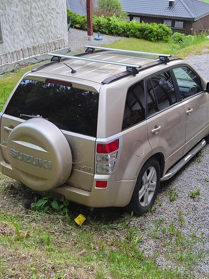 Suzuki Grand Vitara 3 of 4