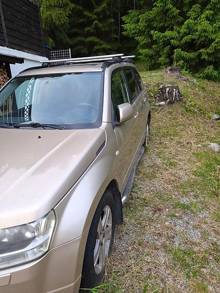 Suzuki Grand Vitara 2 of 4