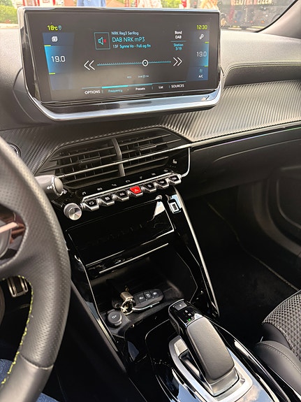 Peugeot e-2008 19 of 27