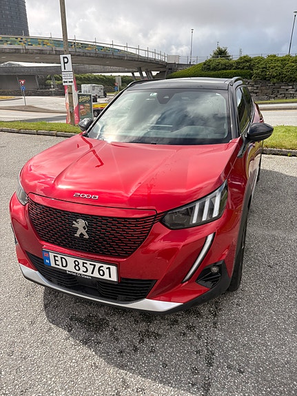 Peugeot e-2008 2 of 27