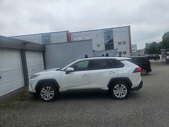 Toyota RAV4 2 of 5