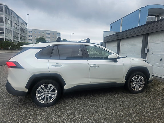 Toyota RAV4 3 of 5
