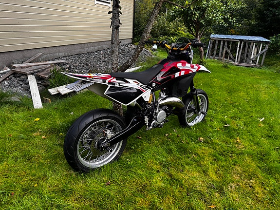 Husqvarna SM 125 2 of 7
