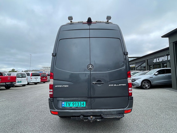 Mercedes-Benz Sprinter 4 of 5
