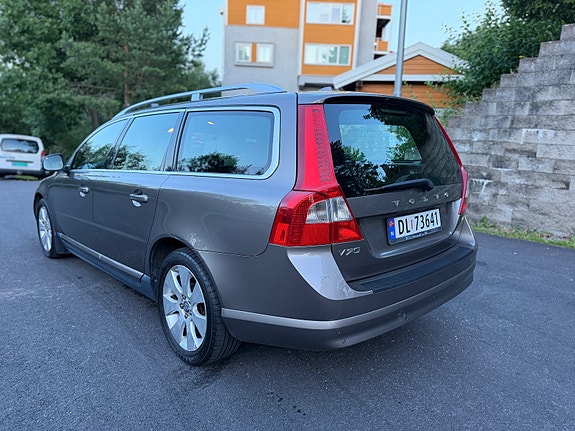 Volvo V70 3 of 30
