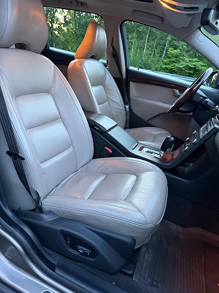 Volvo V70 11 of 30