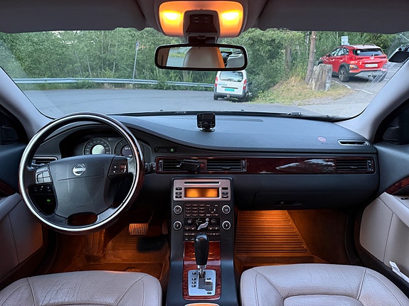 Volvo V70 15 of 30