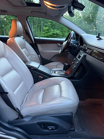 Volvo V70 10 of 30