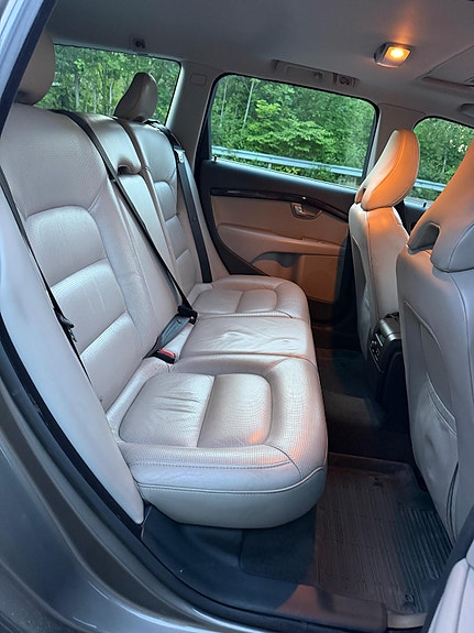 Volvo V70 12 of 30
