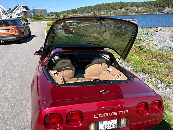 Chevrolet Corvette 11 of 18