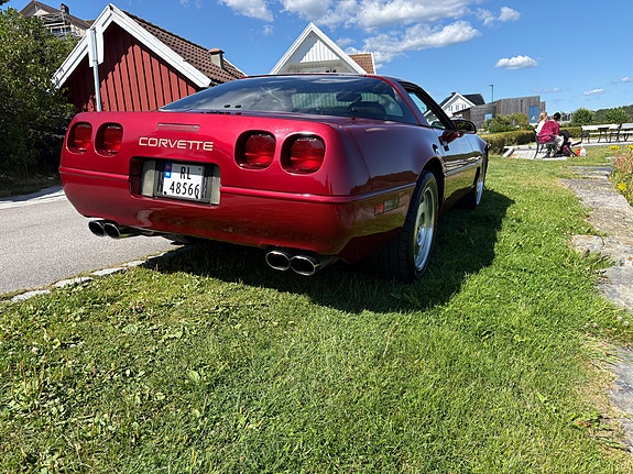 Chevrolet Corvette 7 of 18