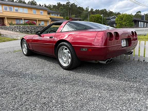 Chevrolet Corvette 17 of 18