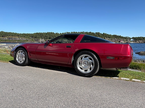 Chevrolet Corvette 8 of 18