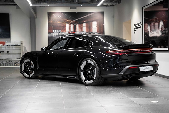 Porsche Taycan 3 of 30