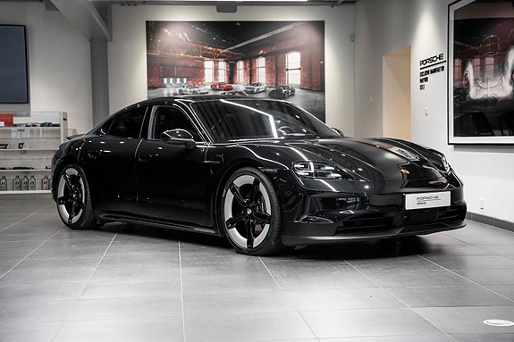 Porsche Taycan 9 of 30