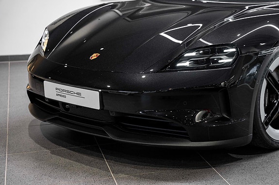 Porsche Taycan 12 of 30
