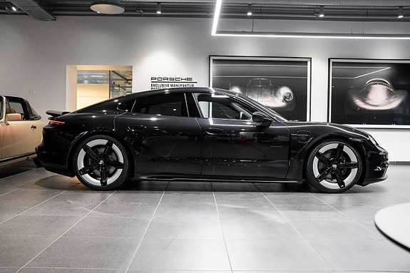 Porsche Taycan 8 of 30