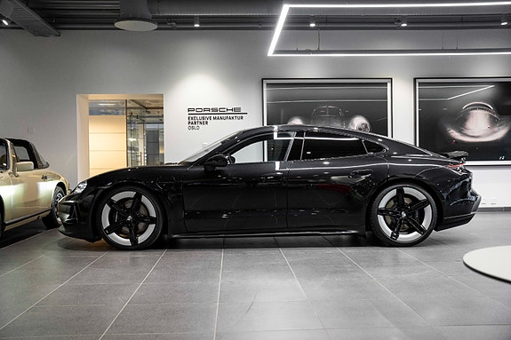 Porsche Taycan 2 of 30