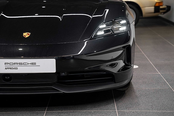Porsche Taycan 11 of 30