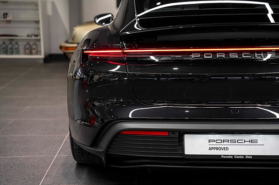 Porsche Taycan 6 of 30