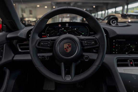 Porsche Taycan 15 of 30