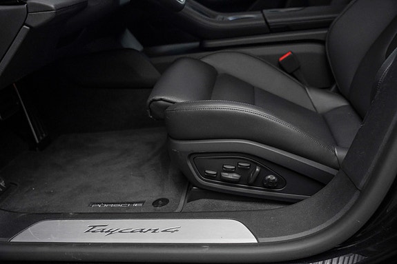 Porsche Taycan 25 of 30